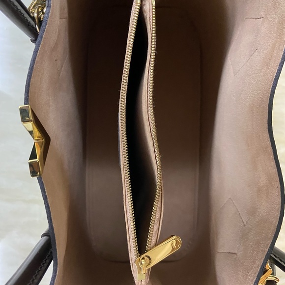 Louis Vuitton Handbag (Sold) - Picture 14 of 16